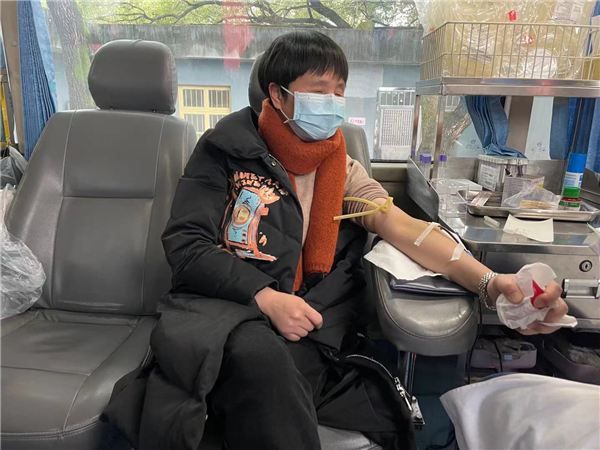 婁底市第二人民醫(yī)院醫(yī)務人員踴躍獻血.png