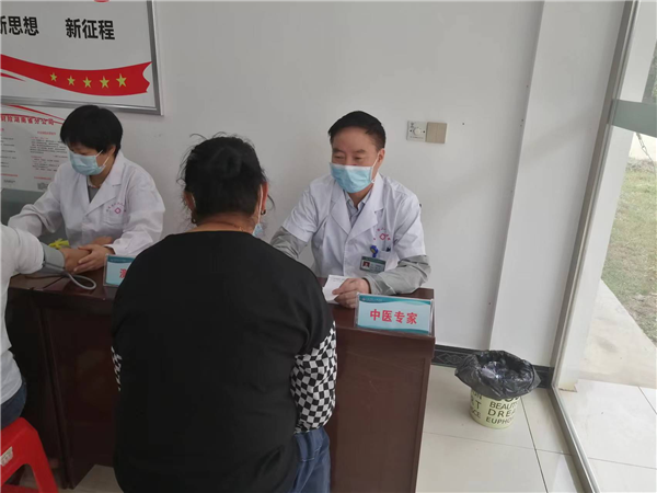 婁底市第二人民醫(yī)院專家義診隊進(jìn)鄉(xiāng)村-2.png